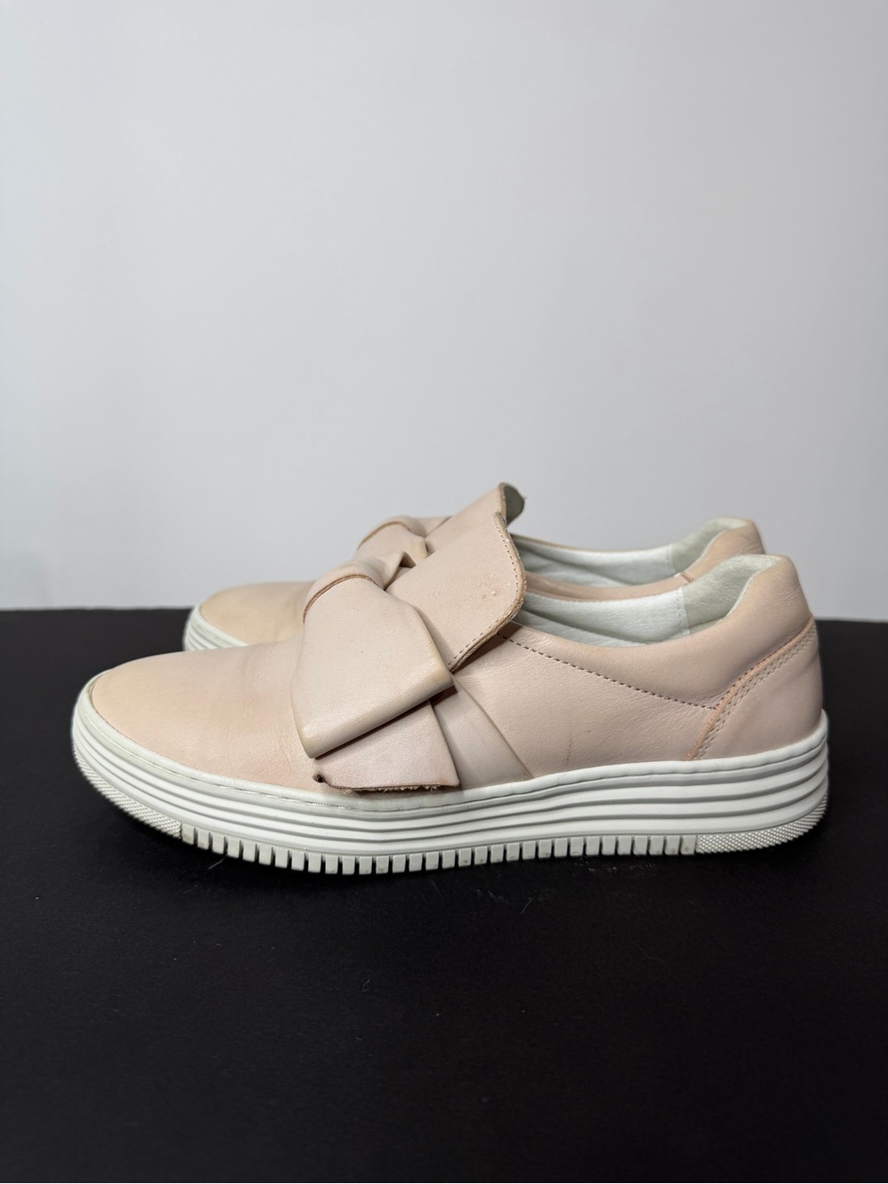 Women’s Bow-Accent Slip-On Sneakers — Light Beige